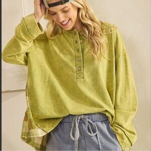 Sage + Fig Cotton Henley Top with Flannel Back in Sage Size Large